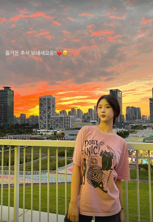 Former Soccer Star Lee Dong-gook's Daughter Lee Jae-si Celebrates Chuseok with Joyful Update and Prepares for Fashion School Success