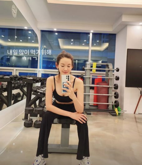 Fitness Focus: TV Personality Jung Ga-eun Gears Up for Chuseok While Navigating Controversy Surrounding Her Stage Role