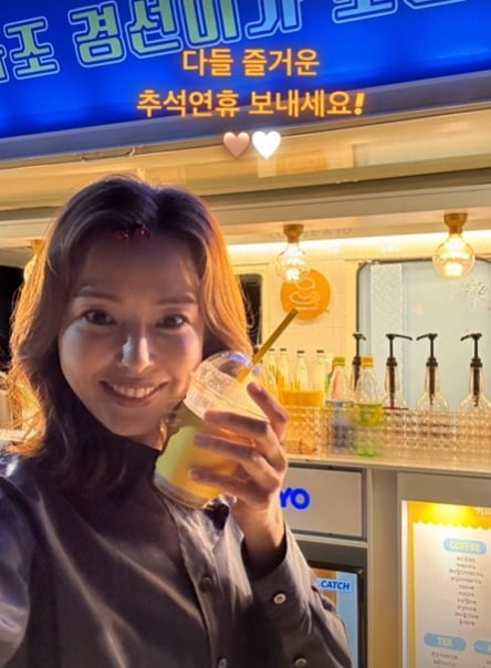 Lee Ha-nee Shares Heartfelt Chuseok Wishes and Celebrates with Friends on Instagram