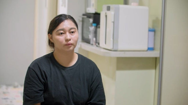 Foreign single mother Anong shares her harrowing story of abuse and survival in Korea as she struggles to raise her daughter amidst daunting challenges on MBN's latest episode.