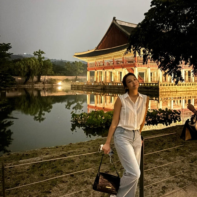 Kim Ok-bin Enjoys Evening Visit to Gyeongbokgung Palace, Excites Fans with Stunning Photos