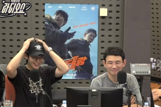 Hwang Jung-min and Park Myung-soo Express Jealousy Over Jae-in Jung's Stunning Looks on Radio Show