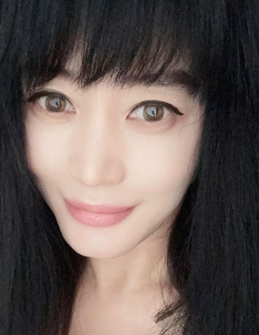 Kim Hye-soo Stuns Fans with Her Ageless Beauty in Latest Close-Up Photos