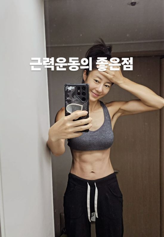 Former Jewelry Member Lee Ji-hyun Showcases Impressive Abs and Unmatched Health Metrics After Commitment to Strength Training