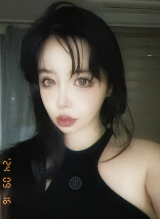 2NE1's Park Bom Dazzles Fans with Stunning Selfies Ahead of Upcoming Reunion Concert