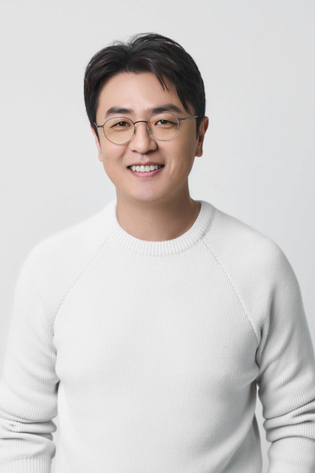 Broadcaster Choi Dong-seok Files Adultery Lawsuit Against Ex-Wife Park Ji-yoon Amid Ongoing Divorce Proceedings