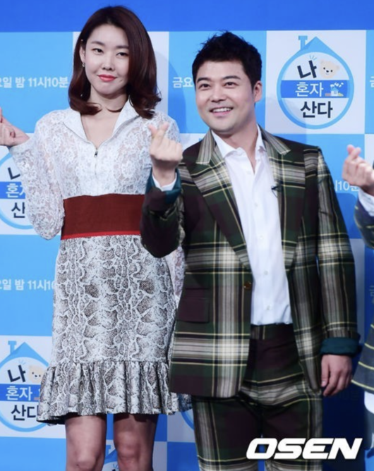 Han Hye-jin Addresses Past Relationship with Jun Hyun-moo on Park Na-rae's YouTube Channel, Sparking Speculation of Their Reunion on Screen