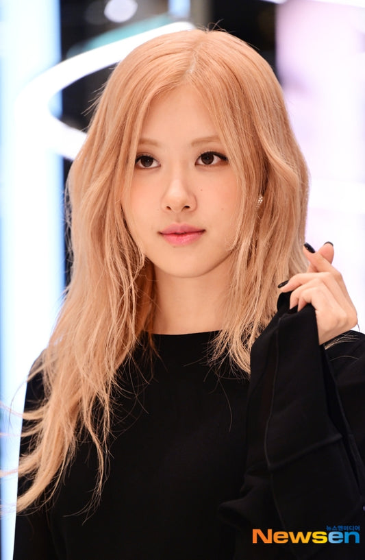 [Exclusive] BLACKPINK's Rosé Joins Teddy, Taeyang, and Park Bo-gum's Agency