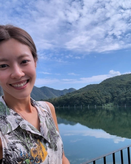 Actress Lee Yoon-ji Shares Heartwarming Family Travel Photos from Chuncheon in Stunning Fall Scenery