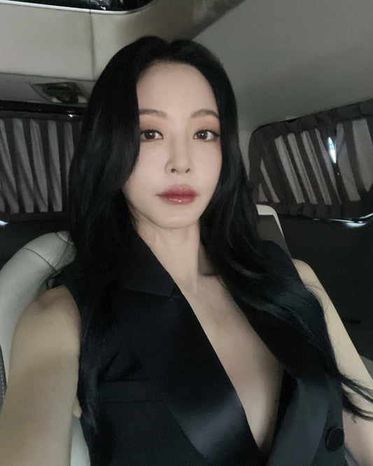 Han Ye-seul Stuns in Bold Fashion Statement Amid Exciting New Life as Newlywed