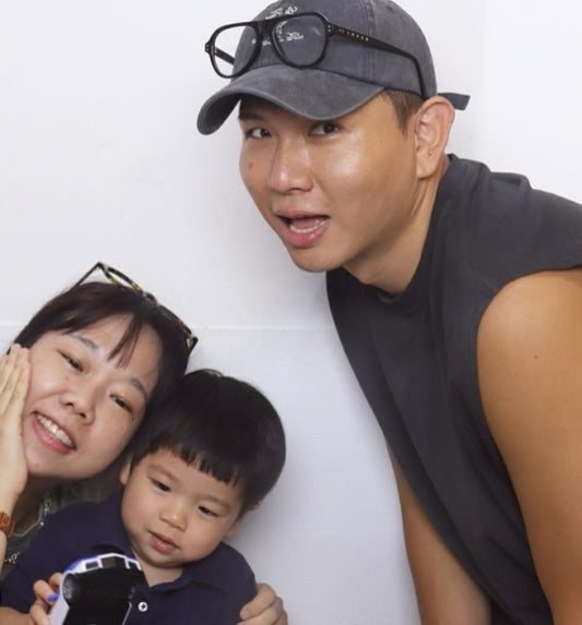 "Interior Designer Jay Soon Shares Heartwarming Family Photo with Wife Hong Hyun-hee and Son Jun-bum"