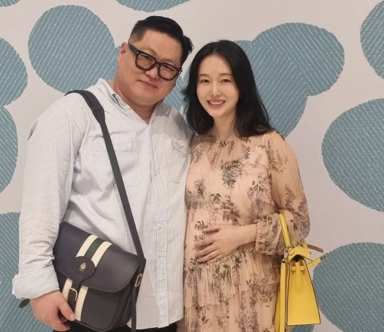 Lee Jung-hyun Shares Stunning Baby Bump Photos While Attending Art Exhibition Amid Pregnancy Excitement