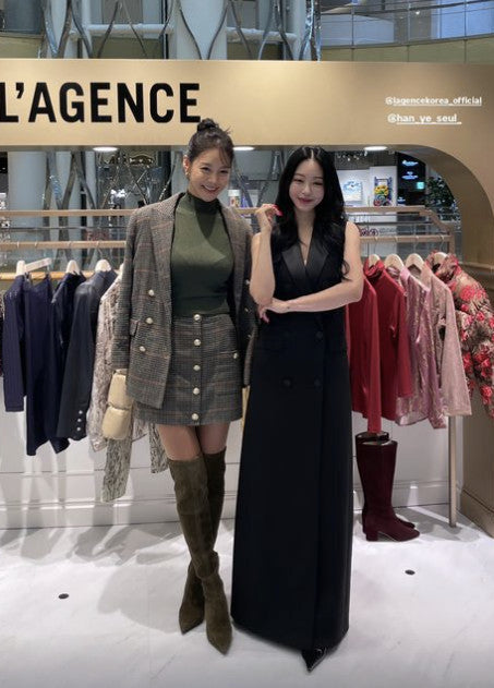 Stunning Duo: Interpreter Ann Hyun-mo and Actress Han Ye-seul Dazzle Together at Glamorous Event