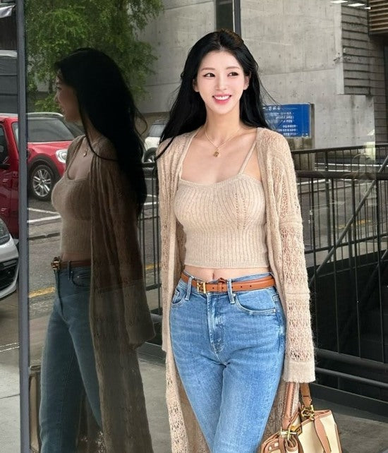 Actress Kang Da-eun Stuns Fans with Slim Figure in Belly Shirt, Showcasing Impressive S-Line Shape