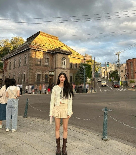 Lovely Im Yoo-joo Stuns Fans with Travel Photos Showcasing Her Impressive Style and Slender Figure