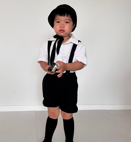 Rising Star: Yon Jun-beom Stuns Followers with Stylish Black and White Look as He Rapidly Grows Up