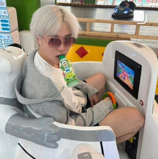 Kim Min-guk, the son of Kim Sung-joo from 'Dad, Where Are We Going?', shocks fans with bold blonde transformation while studying in the U.S.