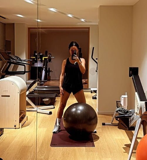 Actress and Singer Uhm Jung-hwa Showcases Dedicated Fitness Routine Even on Days Off - OUR K-POP