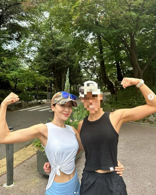 Actress Yoon Se-ah Shows Off Impressive Physique in Latest Workout Photos at 40s - OUR K-POP