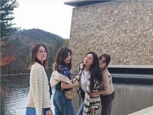 Choi Jiwoo and Shin Ae-ra Share Heartwarming Autumn Memories on Social Media - OUR K-POP