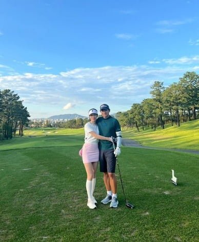 Dr. Min Hye-yon Shares Adorable Moments with Actor Husband Joo Jin-mo on the Golf Course - OUR K-POP