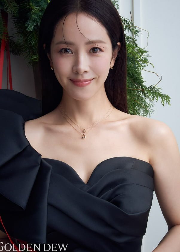 Han Ji-min Dazzles in Stunning Jewelry Campaign Photos While Celebrating 35 Years of Holiday Tradition - OUR K-POP