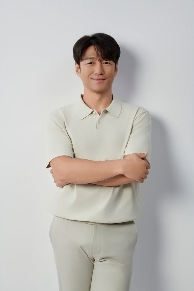 Ji Jin-hee hints at the possibility of a middle-aged reunion for the legendary 'Hwang Jo Ji' friendship trip with fellow actors Hwang Jung-min and Jo Seung-woo. - OUR K-POP