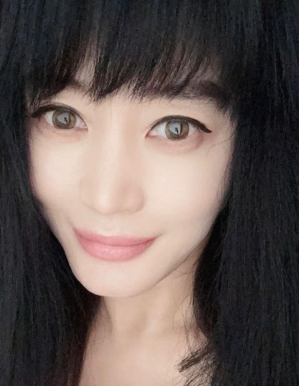 Kim Hye-soo Stuns Fans with Her Ageless Beauty in Latest Close-Up Photos - OUR K-POP