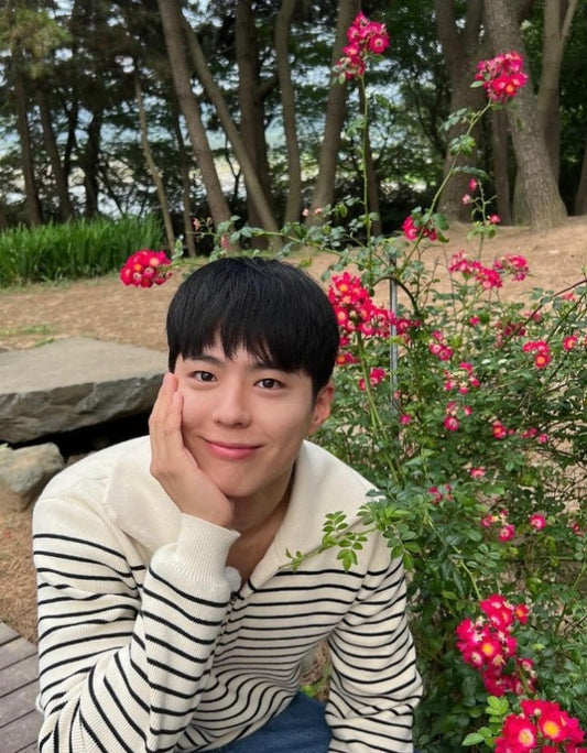 Park Bo Gum Reunites with 'Moonlight Drawn by Clouds' Co-Stars for Heartwarming Photos Amidst Recovery from Injury - OUR K-POP