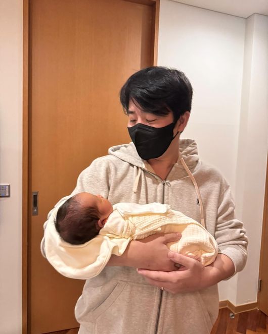 Pro Gamer Hong Jin-ho Becomes a Father After 7 Months of Marriage - OUR K-POP