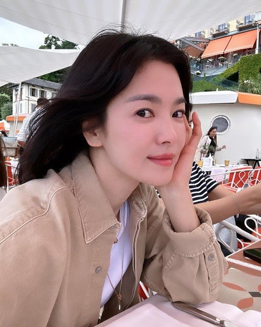 Song Hye-kyo Shares Elegant Vacation Photos from Rome and Announces Role in Anticipated Film The Black Nuns - OUR K-POP